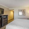 Отель DoubleTree by Hilton Calgary North в Калгари 