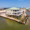 Отель Shamrock Shores - Gulf Front West End Pet Friendly Property With Room For Everyone. 3 Master Suites!, фото 18