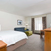 Отель Hampton Inn & Suites Manchester, фото 4