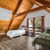 Отель Huckleberry Cabin - Pet Friendly with Big Deck by Yosemite Region Resorts, фото 5
