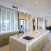 Отель Gold Coast Luxury Waterfront House, фото 7