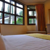 Отель Villa 4-BR Klub Bunga No. 8 Batu Malang, фото 3
