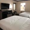 Отель Travelers Inn & Suites, фото 6