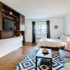Отель GEM Location+cozy Studio 1bd, Bath&kitchen!, фото 2