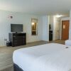 Отель Holiday Inn & Suites Bloomington-Airport, фото 32