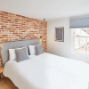 Отель Host Stay Modern Industrial Golden Lion Apartments, фото 3
