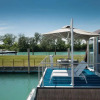 Отель Tranquil Marina Azzurra Resort House Boat 2 Bedroom Sleeps 6, фото 14