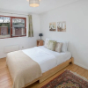Отель Spacious 2 bed Sleeps 5 With Parking nr Chelsea, фото 6