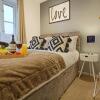 Отель Spacious 3 Bedroom Home in Milton Keynes by HP Accommodation - Free Parking & WiFi, фото 2