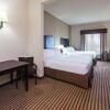 Отель Holiday Inn Express Hotel & Suites Brady, an IHG Hotel, фото 6