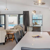 Отель Poolside Retreat - Picton Holiday House Waikawa, фото 18