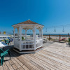 Отель Boardwalk Hotel Charlee & Beach House Rentals, фото 28