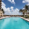 Отель Hilton Singer Island Oceanfront/Palm Beaches Resort в Ривьера-Биче