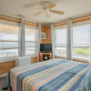 Отель Beach Barracks by Oak Island Accommodations, фото 5