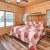 Отель SmokyStays 10 Bedroom Cabin, фото 40