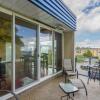 Отель Luxury Penthouse Downtown Nanaimo, фото 11