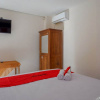 Отель RedDoorz Syariah near GOR Satria 4, фото 26