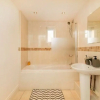 Отель LARGE 2 Bedroom Apt With Parking, фото 1