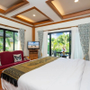 Отель Bright Luxury Villa W Garden Pool & Sauna, фото 16