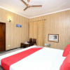 Отель OYO Flagship 808230 Komfort Villa, фото 7