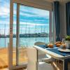 Отель AQUA RESORT GIULIANOVA - Houseboat в Джулиановой