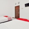 Отель Penginapan Eby by OYO Rooms, фото 28
