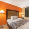 Отель Econo Lodge Inn & Suites Airport, фото 6