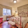 Отель Tasteful Home w/ Stunning River & Valley View, фото 4