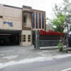 Отель RedDoorz near Terminal Condong Catur 2, фото 1