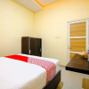 Отель OYO 2010 Dalem Jongke Homestay, фото 18