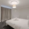 Отель 3 Bedroom House With Garden In Brondesbury, фото 6