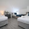 Отель Free Local Parking - Fast WiFi - Sleeps 10 Guests by PROPERTY PROMISE, фото 4