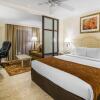 Отель Comfort Suites Paradise Island, фото 36