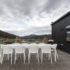 Отель Balcony to Bogong - modern house ten minute stroll to town, фото 8