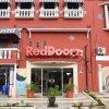 Отель RedDoorz near Pelabuhan Tanjung Perak 2 Surabaya, фото 1