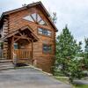 Отель Mountain Seduction, 2 Bedrooms, Sleeps 16, Views, Foosball, Jacuzzi, WiFi, фото 1
