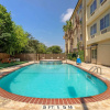 Отель Comfort Inn & Suites Near Six Flags & Medical Center, фото 27