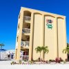 Отель Coral Reef Beach Resort by VRI Americas в Сант-Пит-Биче