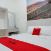 Отель RedDoorz near Mataram University, фото 6