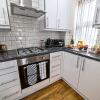 Отель Heathrow Clean 2Bedroom Apt with Parking, фото 4