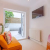 Отель Stylish 1 Bedroom Apartment in Pimlico With Lovely Garden, фото 1