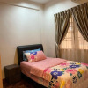 Отель Rusnoor Homestay @ Elaeis 2 Bukit Jelutong, фото 3