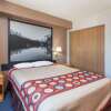 Отель Super 8 by Wyndham Medicine Hat AB, фото 4