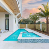 Отель Rendezvous by Avantstay Modern Haven w/ Game Room, Roof Top, Pool & Close to Beach!, фото 17