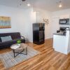 Отель Downtown Remodeled Cozy 2br/1ba Home Sleeps 8, фото 3