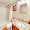 Отель East Bolton Duplex Unit A 2 Bedrooms 1 Bathroom Duplex, фото 8