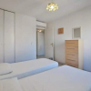 Отель Charming Two-Bedroom Apartment with Balcony And Garage by the Marina, фото 5