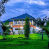 Отель The Crested Crane Bwindi Hotel, фото 1