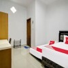 Отель OYO 92065 Kos Flobamor, фото 10