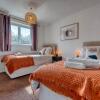 Отель CAPRI 13 SA - Cosy 2 bed house, Close to M1 & Loughborough University, Free WIFI, Free PARKING, - As, фото 3